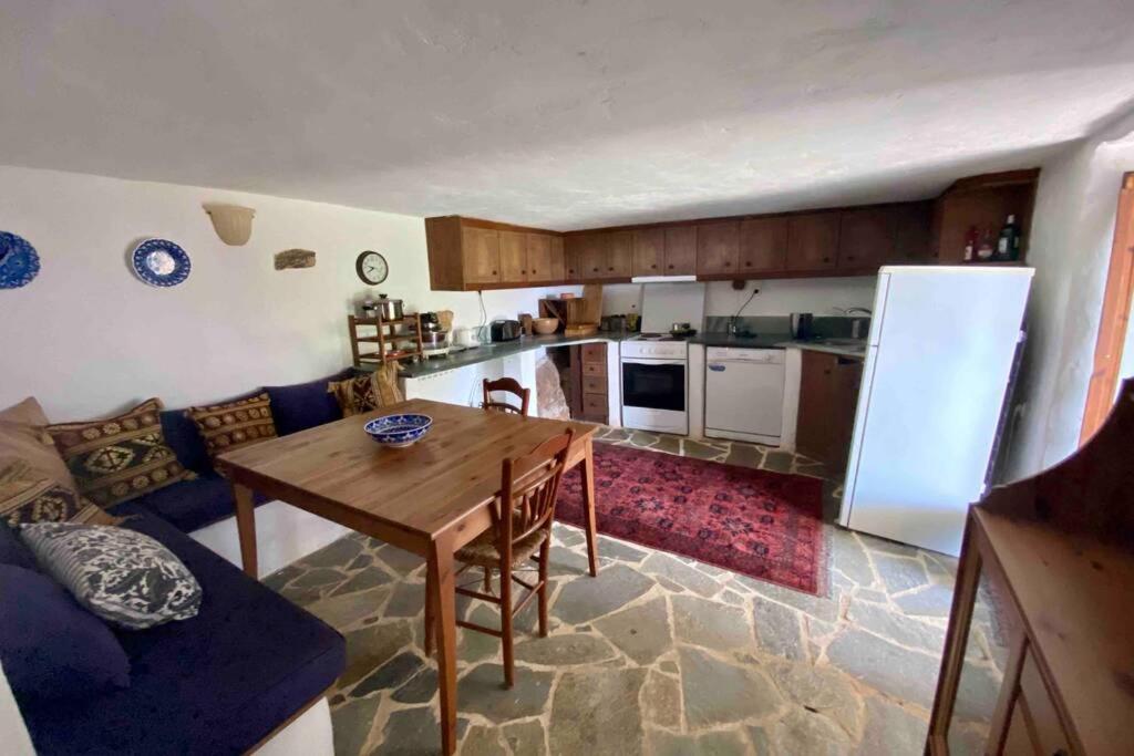 The Old Stone Cottage 카리스토스 외부 사진